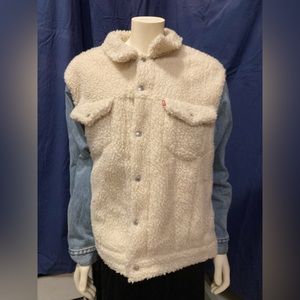 Levi’s Sherpa Jean Jacket NWOT